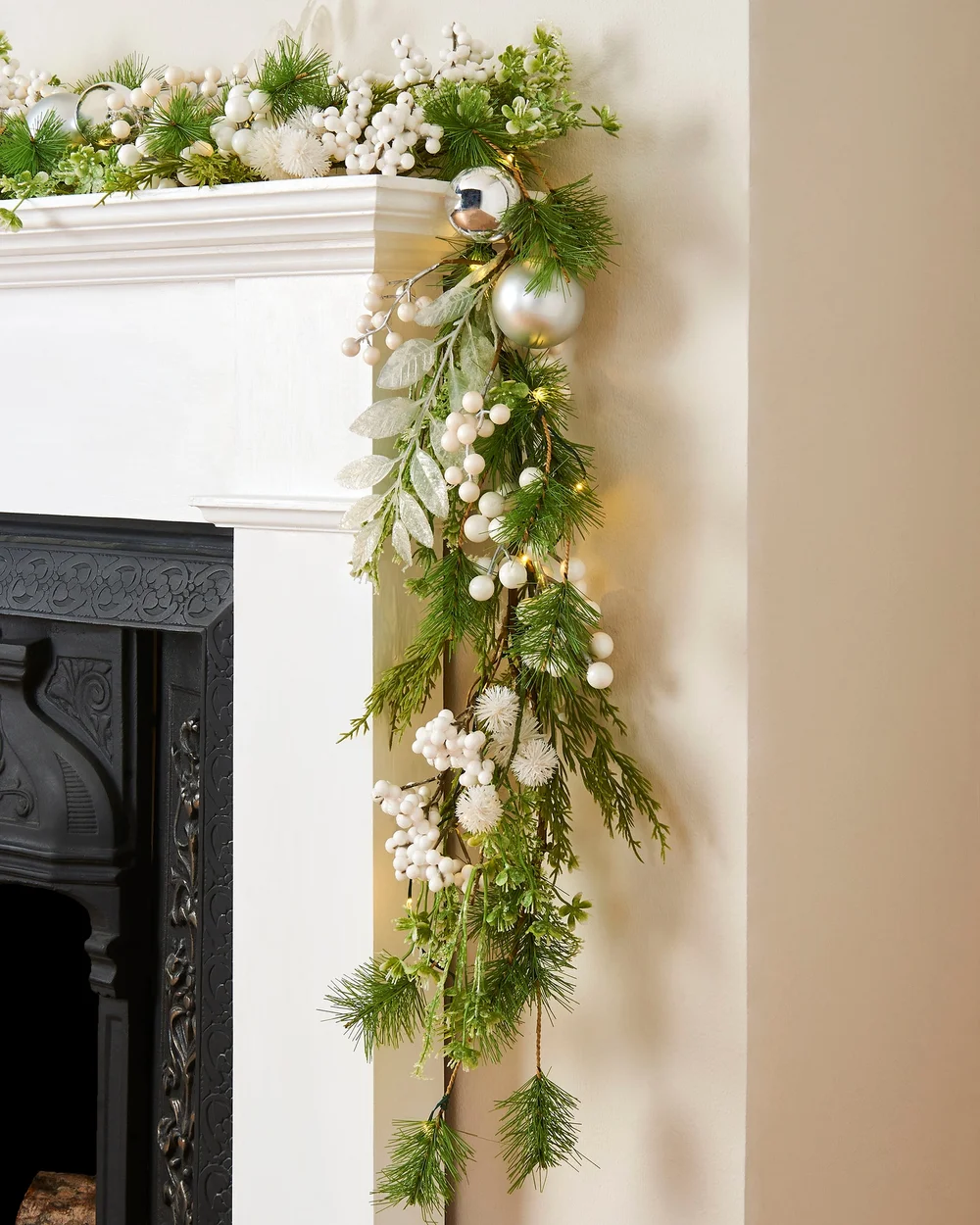 WeRChristmas White Berry Mixed-Tip Pre-Lit Artificial Christmas Garland 50 Warm White Leds 9 Ft - No Size Image 4
