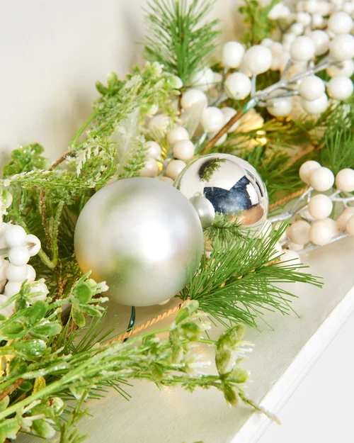 WeRChristmas White Berry Mixed-Tip Pre-Lit Artificial Christmas Garland 50 Warm White Leds 9 Ft - No Size Image 5