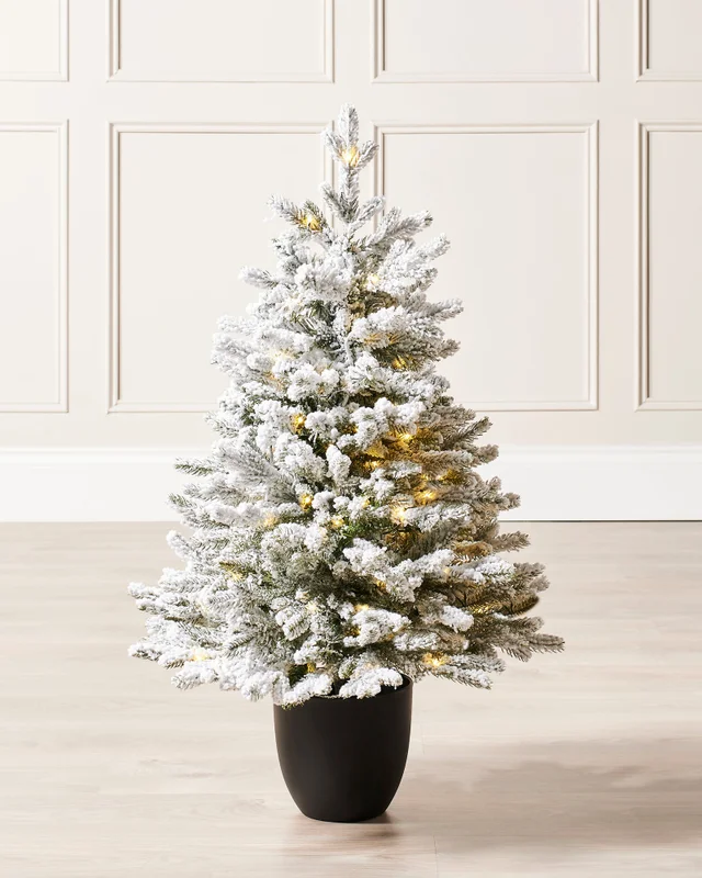 WeRChristmas Green Pre-Lit Snow-Flocked Potted Artificial Christmas Tree 80 Warm White Leds 3 Ft