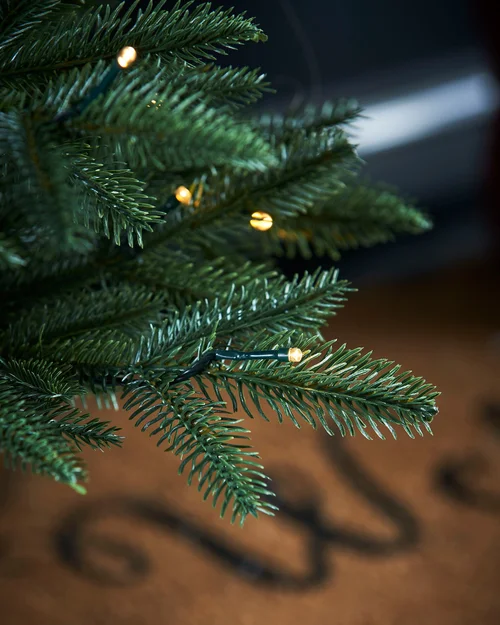WeRChristmas Green Pre-Lit Potted Alaskan Fir Artificial Christmas Tree 150 Warm White Leds 4 Ft - No Size Image 3