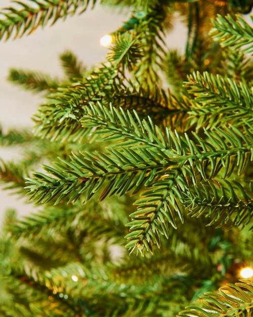 WeRChristmas Green Pre-Lit Nordic Pine Christmas Tree 1893 Pe Pvc Tips 400 Warm White Leds Memory Controller 6 Ft - No Size Image 4