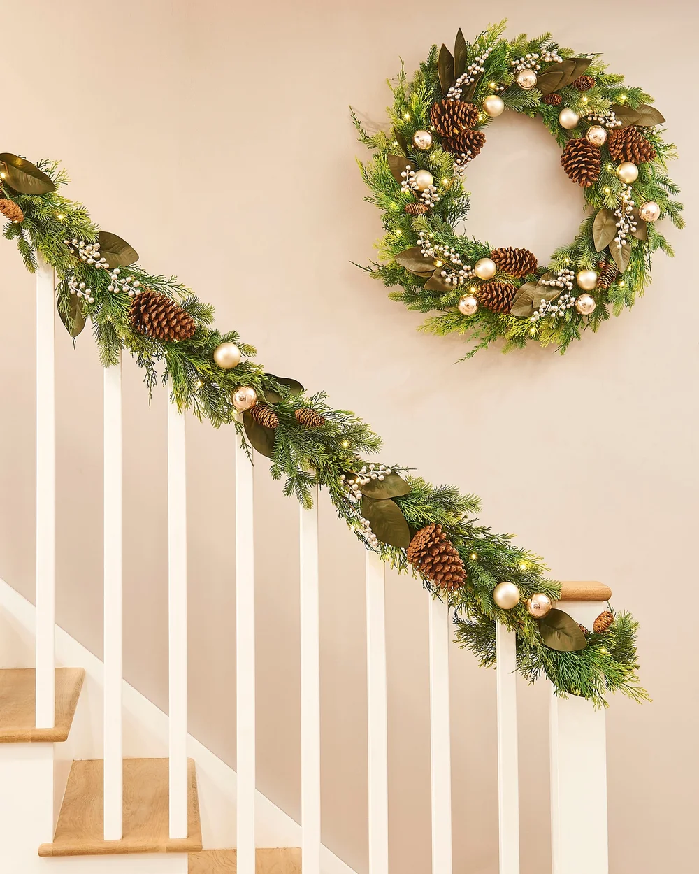 WeRChristmas Green Pre-Lit Mixed-Foliage Artificial Christmas Garland With Berries And Pinecones 50 Warm White Leds 9 Ft - No Size Image 3
