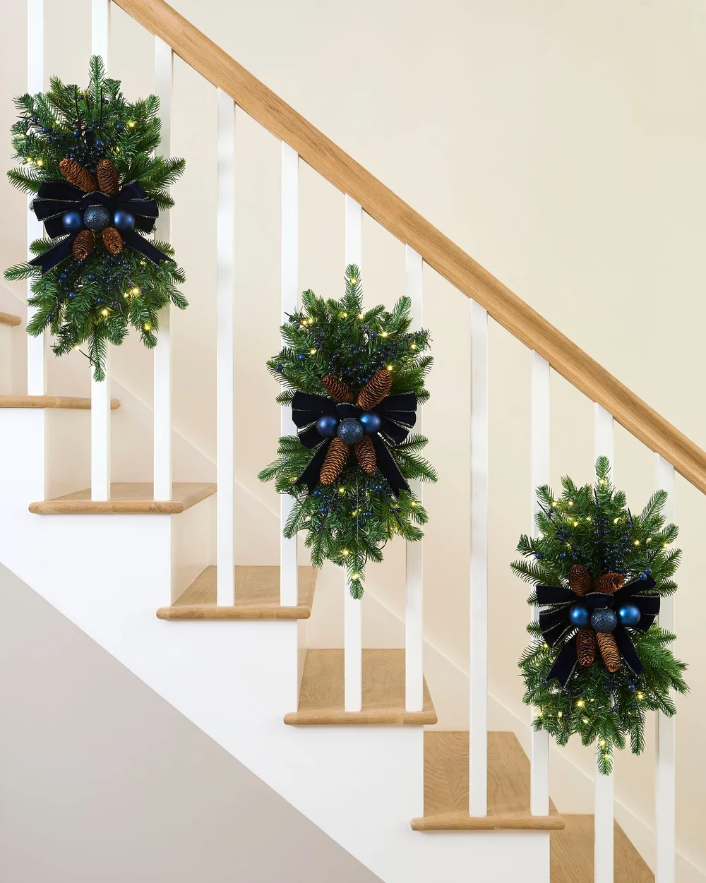 WeRChristmas Navy Pre-Lit Christmas Garland Swag 30 Warm White Leds 60 Cm - No Size Image 3