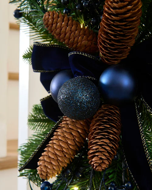 WeRChristmas Navy Pre-Lit Christmas Garland Swag 30 Warm White Leds 60 Cm - No Size Image 5
