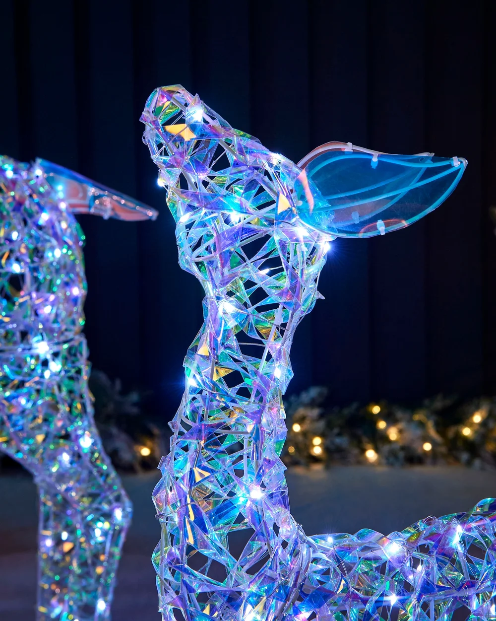 WeRChristmas Multi-Colour Pre-Lit 3D Iridescent Reindeer Family Silhouette 125 Cm - No Size Image 4