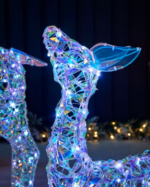WeRChristmas Multi-Colour Pre-Lit 3D Iridescent Reindeer Family Silhouette 125 Cm - No Size Image 4