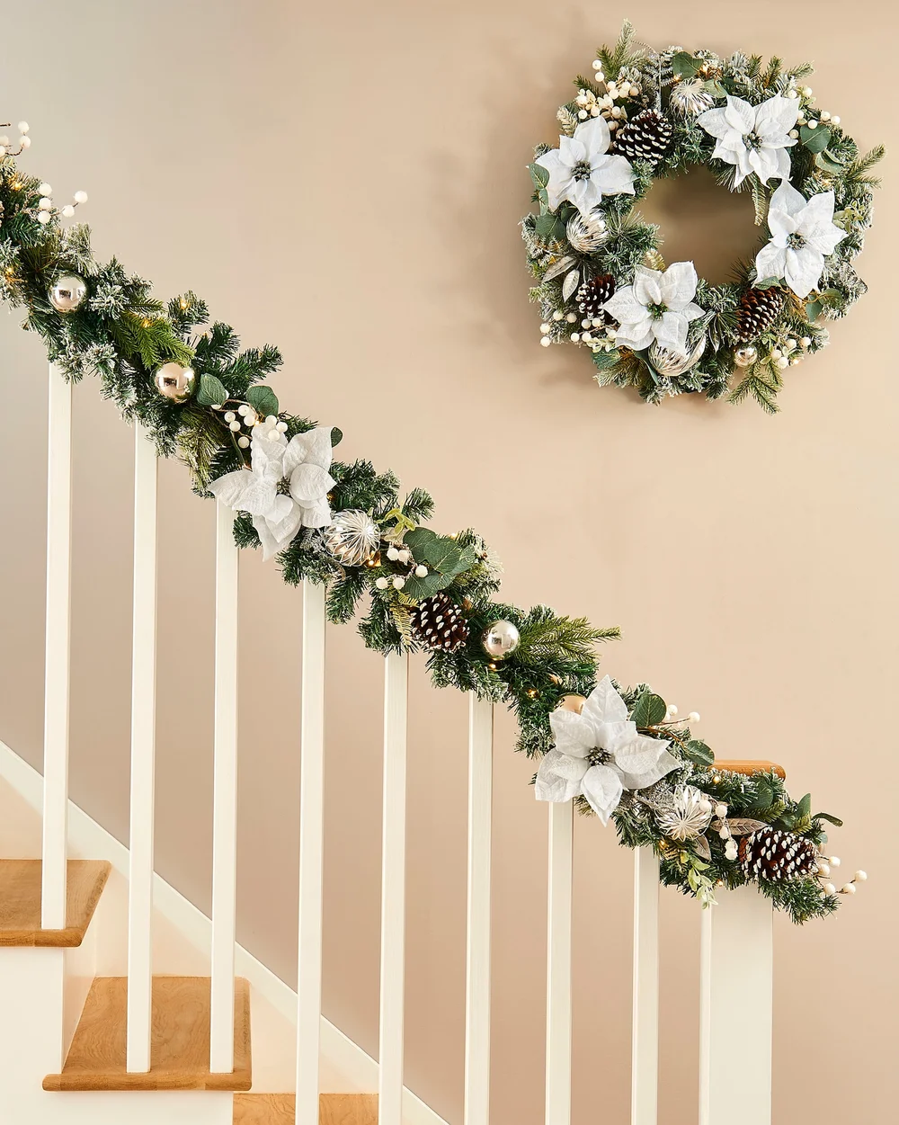 WeRChristmas Multi-Colour Pre-Lit Frosted Silver And White Decorated Artificial Christmas Garland 40 Warm White Leds 9 Ft - No Size Image 3
