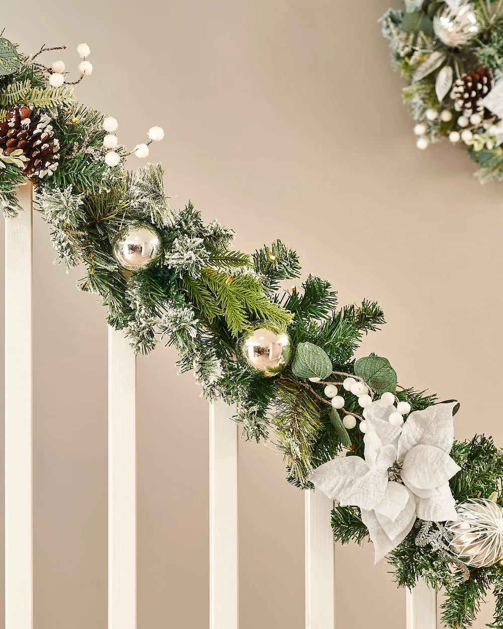 WeRChristmas Multi-Colour Pre-Lit Frosted Silver And White Decorated Artificial Christmas Garland 40 Warm White Leds 9 Ft - No Size Image 2