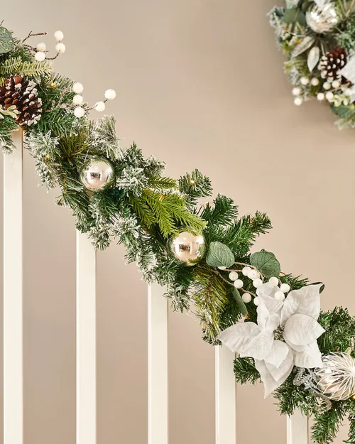 WeRChristmas Multi-Colour Pre-Lit Frosted Silver And White Decorated Artificial Christmas Garland 40 Warm White Leds 9 Ft - No Size Image 2