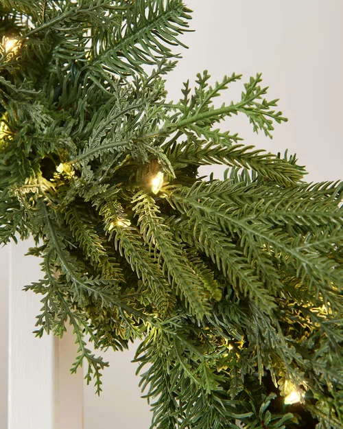 WeRChristmas Pre-Lit Natural Fir Garland 9 Ft - No Size Image 5