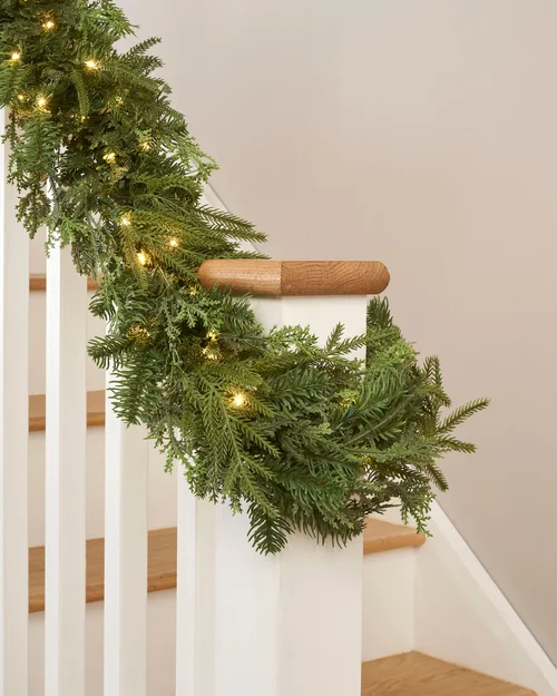 WeRChristmas Pre-Lit Natural Fir Garland 9 Ft - No Size Image 3