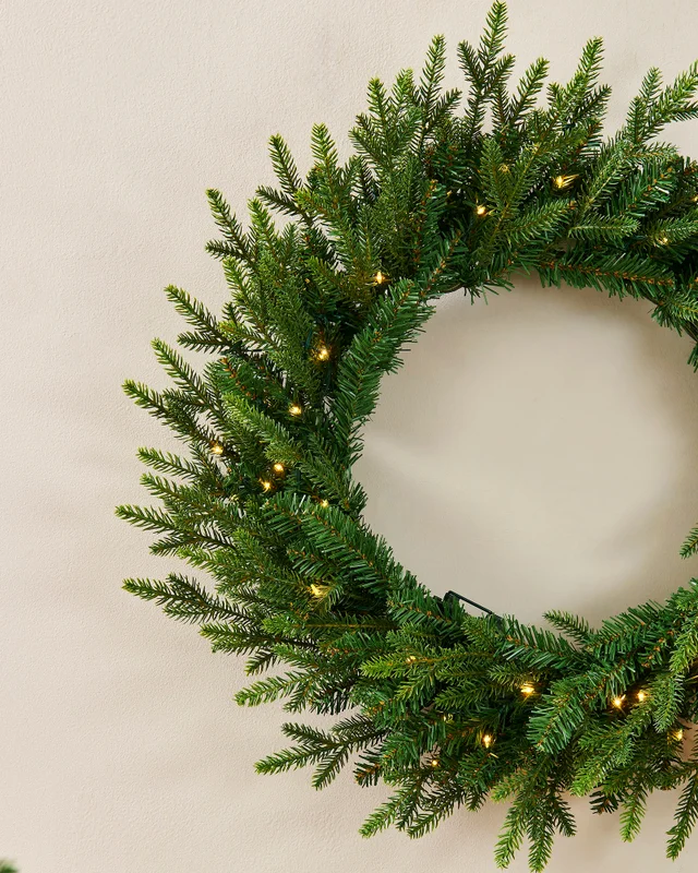 WeRChristmas Green Pre-Lit Douglas Fir Artificial Christmas Wreath 60 Warm White Leds 60 Cm