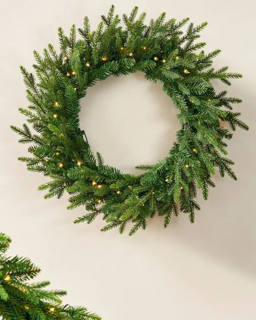 WeRChristmas Green Pre-Lit Douglas Fir Artificial Christmas Wreath 60 Warm White Leds 60 Cm - No Size Image 1