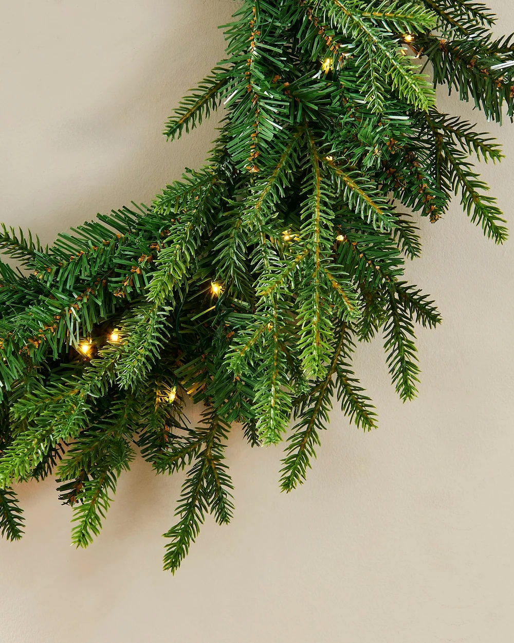 WeRChristmas Green Pre-Lit Douglas Fir Artificial Christmas Wreath 60 Warm White Leds 60 Cm - No Size Image 3
