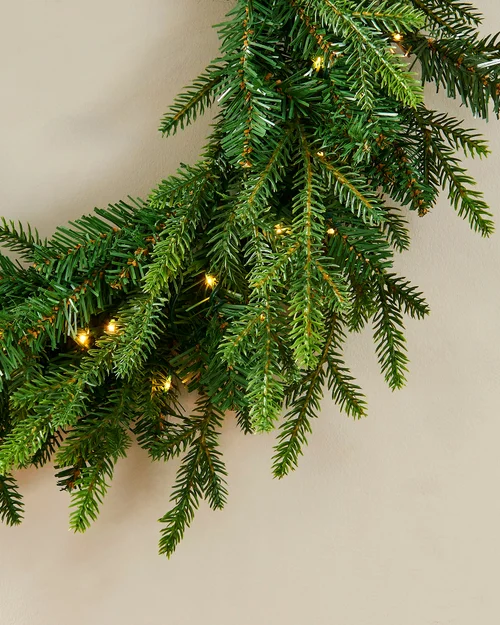 WeRChristmas Green Pre-Lit Douglas Fir Artificial Christmas Wreath 60 Warm White Leds 60 Cm - No Size Image 3