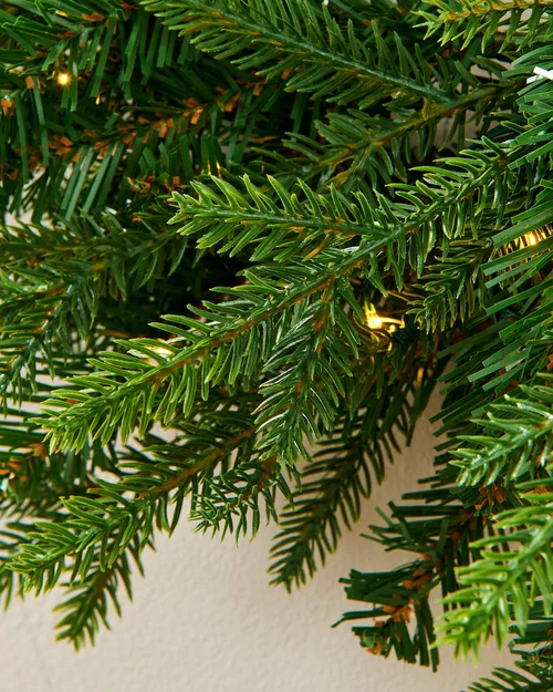 WeRChristmas Green Pre-Lit Douglas Fir Artificial Christmas Wreath 60 Warm White Leds 60 Cm - No Size Image 4
