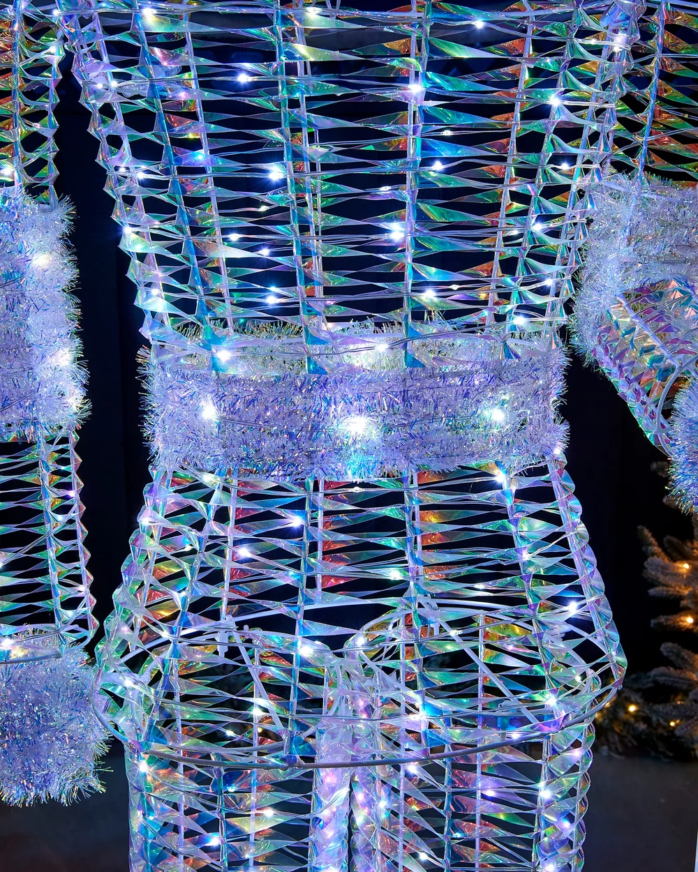 WeRChristmas Multi-Colour Pre-Lit Iridescent Nutcracker 400 White Leds 5 M Lead Entrance And Garden Display 6.5 Ft - No Size Image 5