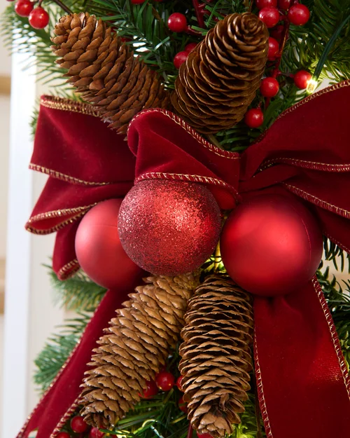 WeRChristmas Multi-Colour Pre-Lit Red And Burgundy Garland Swag 60 Cm - No Size Image 5