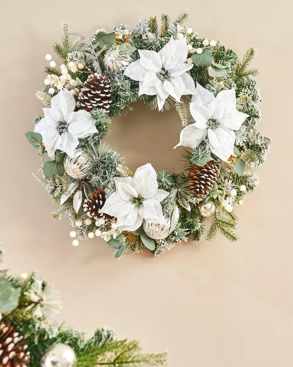 WeRChristmas Multi-Colour Pre-Lit Frosted Silver And White Decorated Artificial Christmas Wreath 20 Warm White Leds 60 Cm - No Size Image 2