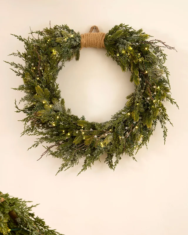 WeRChristmas Pre-Lit Decorative Snow-Flocked Wreath 76 Cm