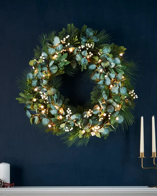 WeRChristmas Green Pre-Lit Artificial Christmas Wreath With Eucalyptus And Berries 40 Warm White Leds 76 Cm - No Size Image 3