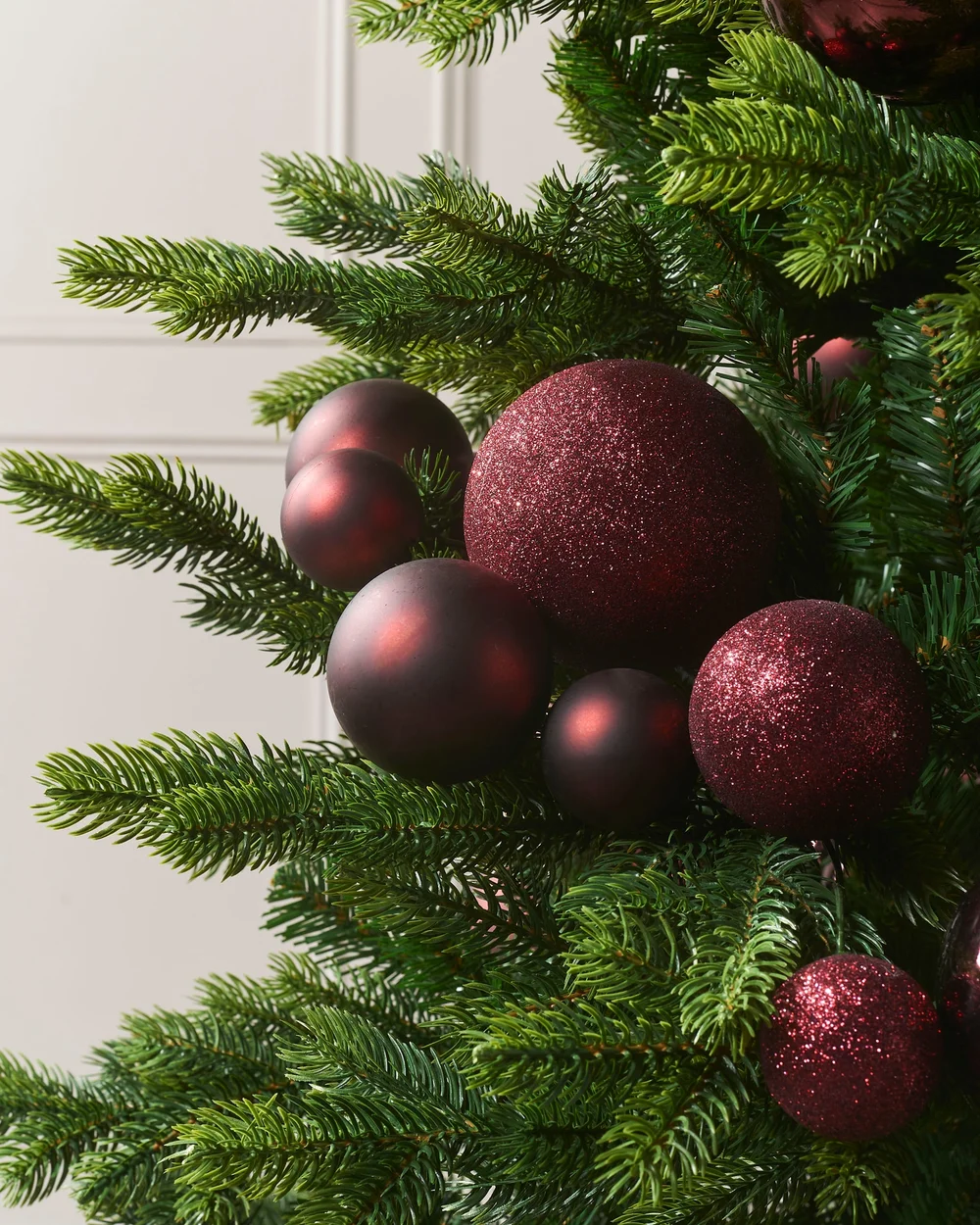 WeRChristmas Burgundy Christmas Bauble Garland 84 Shatterproof Baubles 9 Ft - No Size Image 3