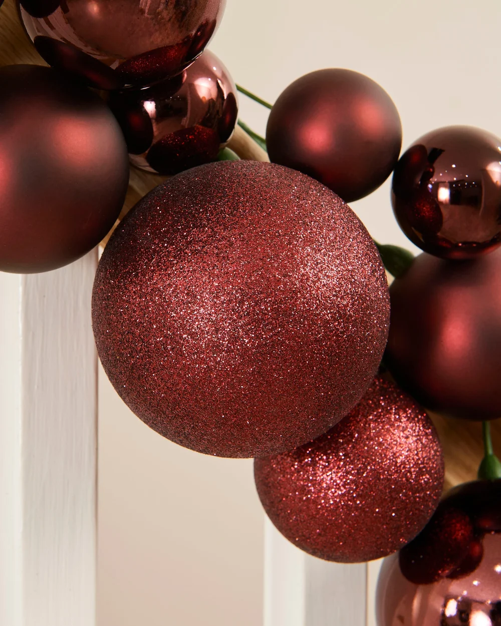 WeRChristmas Burgundy Christmas Bauble Garland 84 Shatterproof Baubles 9 Ft - No Size Image 5