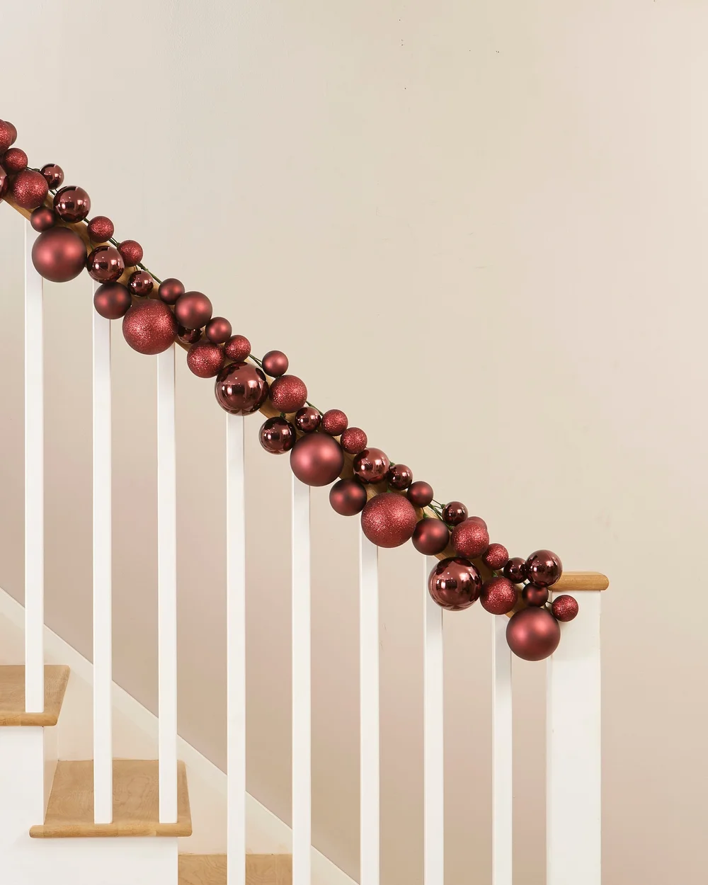 WeRChristmas Burgundy Christmas Bauble Garland 84 Shatterproof Baubles 9 Ft - No Size Image 4