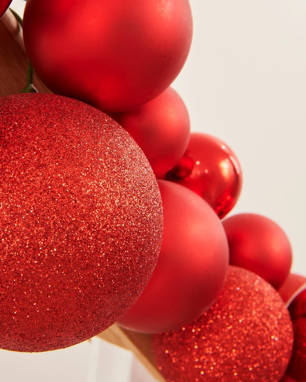 WeRChristmas Red Christmas Bauble Garland 84 Shatterproof Baubles 9 Ft - No Size Image 6