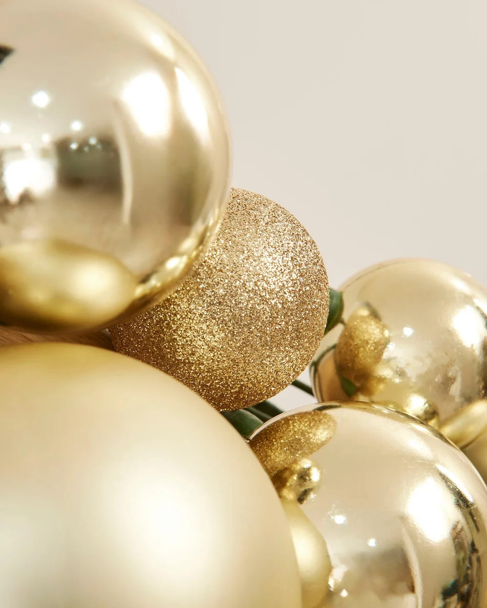 WeRChristmas Gold Christmas Bauble Garland 84 Shatterproof Baubles 9 Ft - No Size Image 6