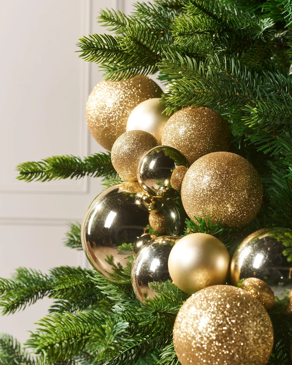 WeRChristmas Gold Christmas Bauble Garland 84 Shatterproof Baubles 9 Ft - No Size Image 3