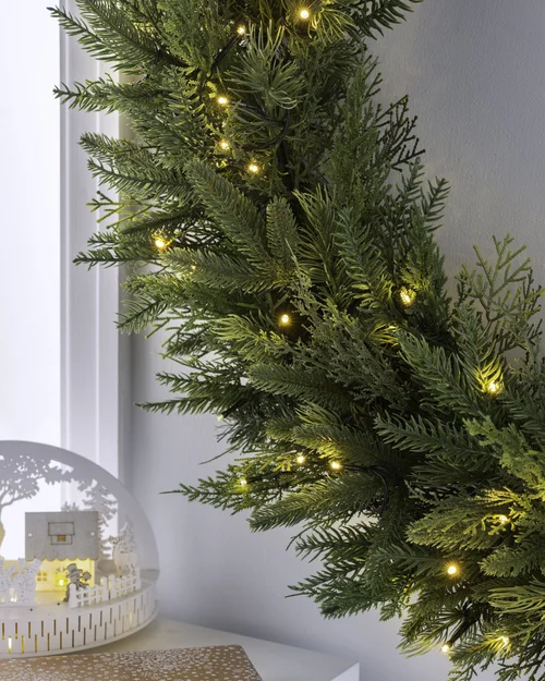 WeRChristmas Green Pre-Lit Natural Fir Artificial Christmas Wreath 100 Warm White Leds 1 M - No Size Image 3