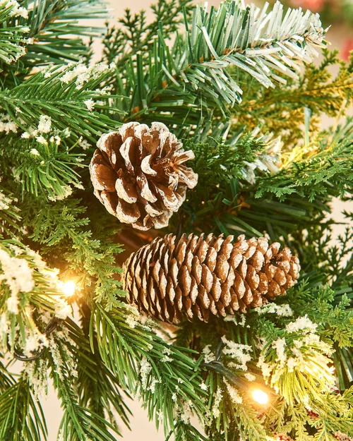WeRChristmas Green And White Pre-Lit Snow-Flocked Mixed-Tip Artificial Christmas Garland 80 Warm White Leds 9 Ft - No Size Image 5