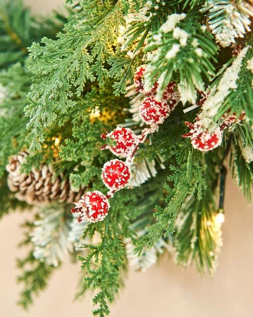 WeRChristmas Green And White Pre-Lit Snow-Flocked Mixed-Tip Artificial Christmas Wreath 40 Warm White Leds 60 Cm - No Size Image 6
