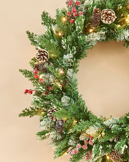 WeRChristmas Green And White Pre-Lit Snow-Flocked Mixed-Tip Artificial Christmas Wreath 40 Warm White Leds 60 Cm - No Size Image 3