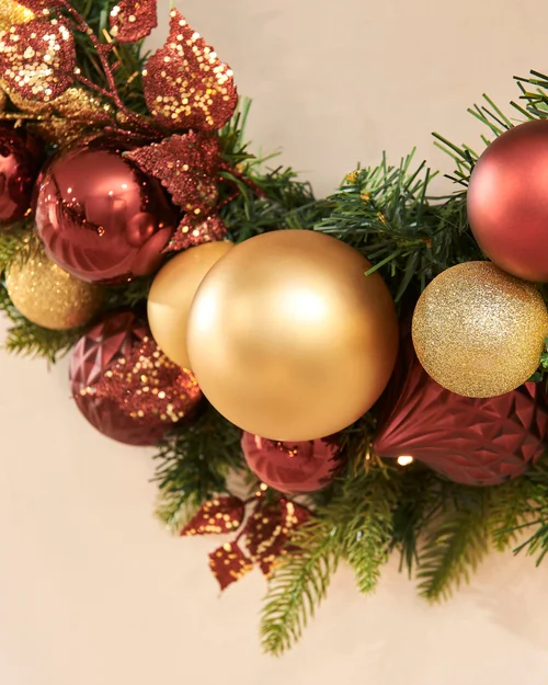 WeRChristmas Multi-Colour Pre-Lit Artificial Christmas Wreath With Burgundy & Gold Baubles 60 Warm White Leds 76 Cm - No Size Image 5