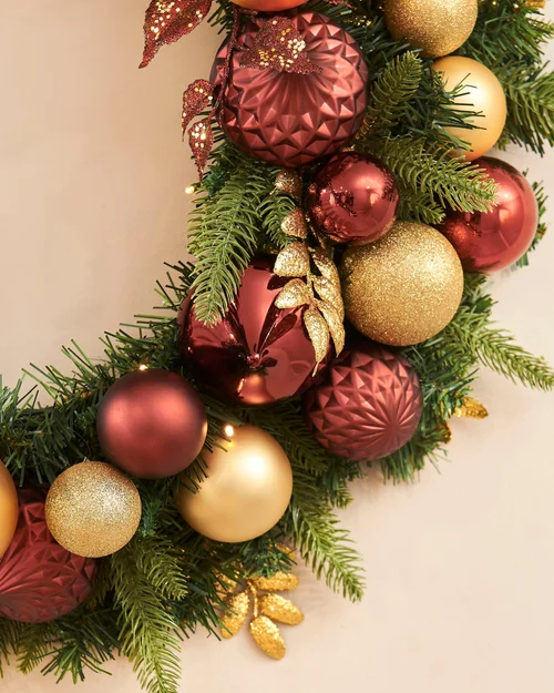 WeRChristmas Multi-Colour Pre-Lit Artificial Christmas Wreath With Burgundy & Gold Baubles 60 Warm White Leds 76 Cm - No Size Image 4