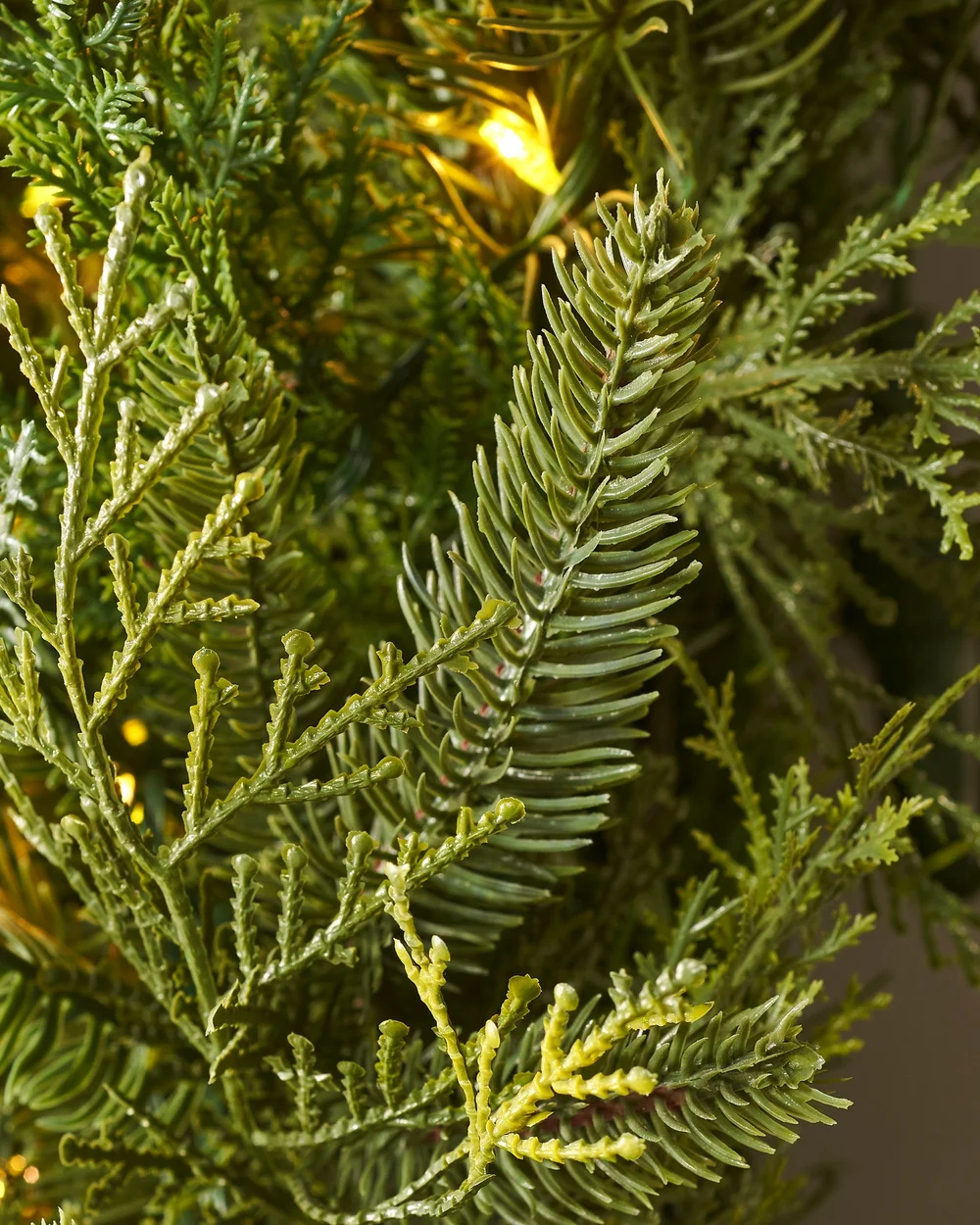 WeRChristmas Natural Pre-Lit Majestic Fir Artificial Christmas Wreath 450 Warm White Leds 1.5 M - No Size Image 5