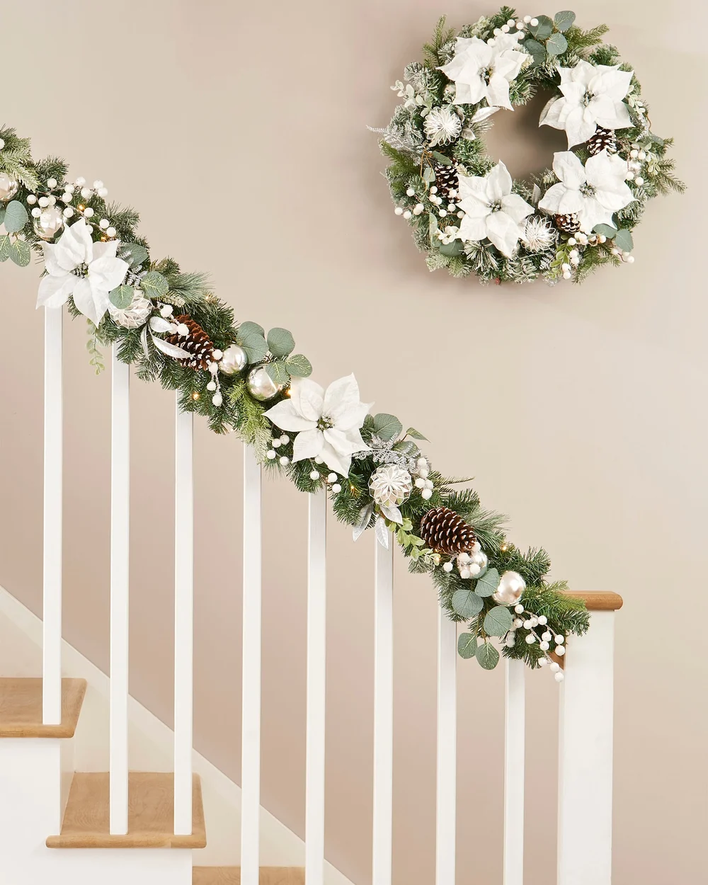 WeRChristmas White Pre-Lit Natural Fir Christmas Wreath 100 Warm White Micro Leds 8 Function Timer Controller Lead Wire 76 Cm - No Size Image 4