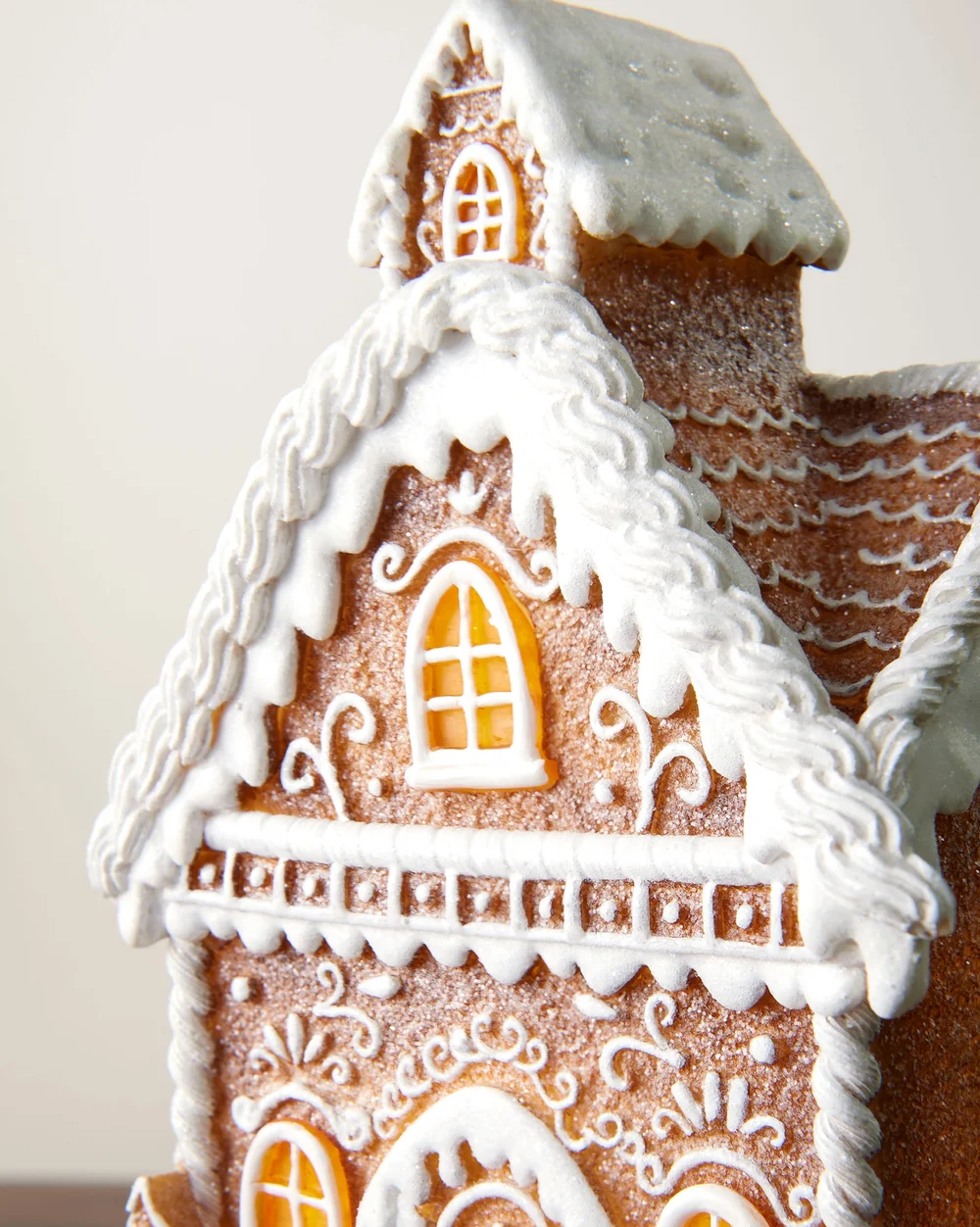 WeRChristmas White Pre-Lit Gingerbread House Ornament Warm White Leds Battery Operated 22.5 Cm - No Size Image 5
