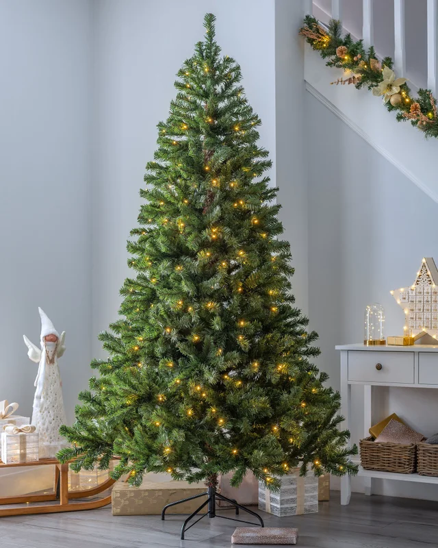 WeRChristmas Green Pre-Lit Emerald Spruce Artificial Christmas Tree 200 Warm White Leds 6 Ft
