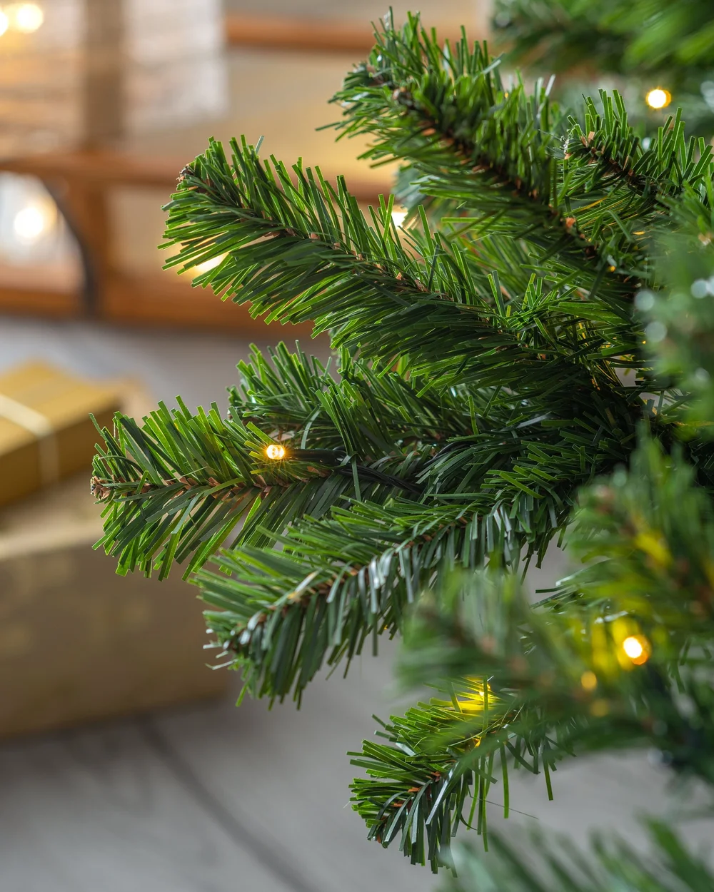 WeRChristmas Green Pre-Lit Emerald Spruce Artificial Christmas Tree 200 Warm White Leds 6 Ft - No Size Image 4