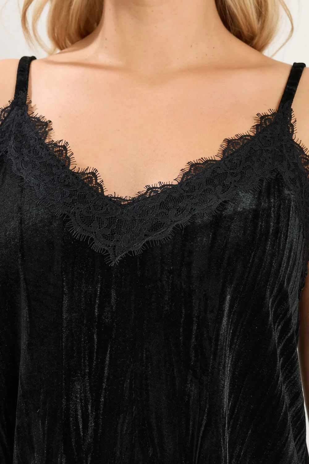 Yours Curve Black Velour Lace Vest Top - 18 Image 4
