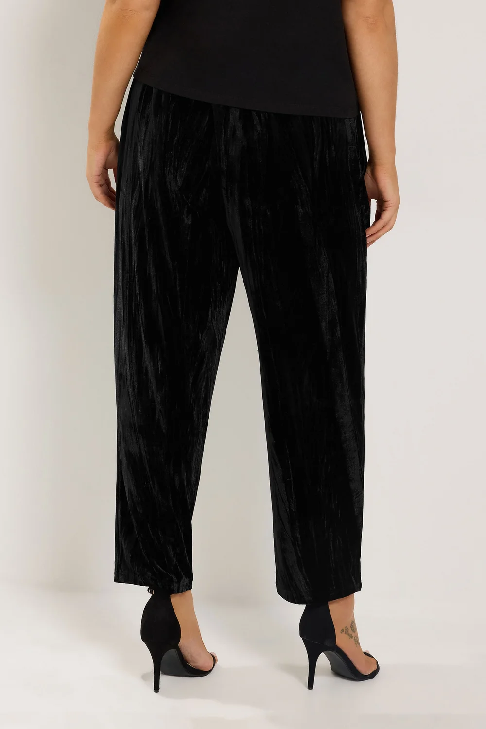Yours Curve Black Velvet Barrel Leg Trousers - 16/L30 Image 3