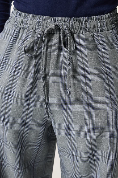 PixieGirl Petite Grey Check Wide Leg Trousers - 6/L27 Image 4
