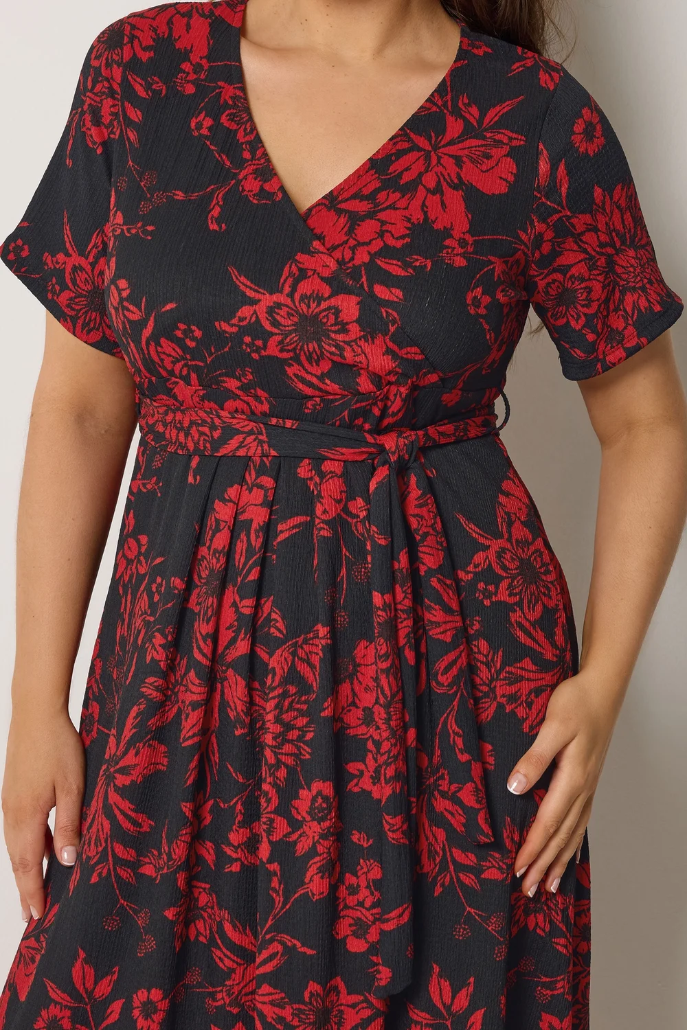 Yours Curve Red Floral Wrap Dress - 16 Image 3
