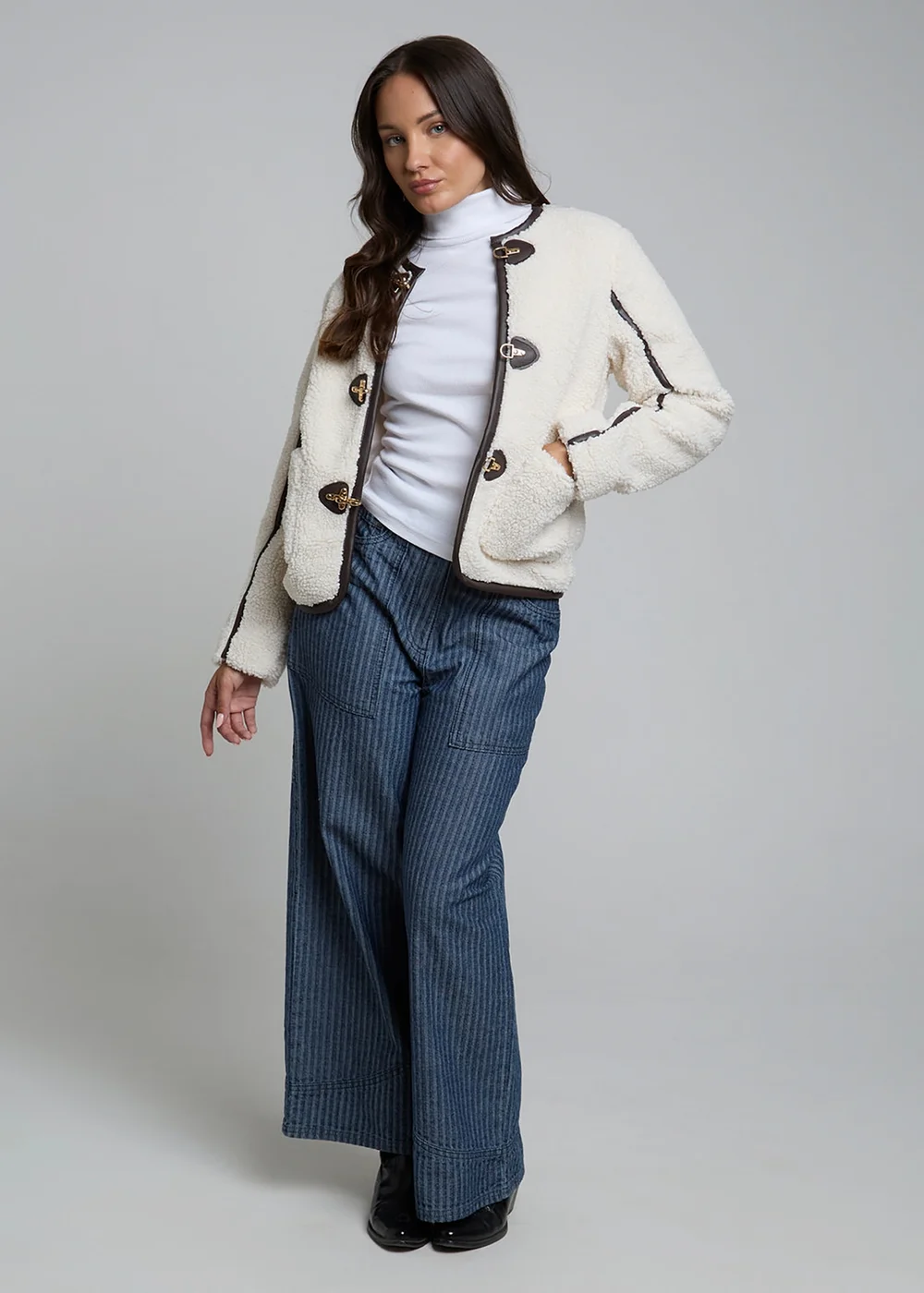 Wednesdays Girl Cream Borg Clasp Detail Round Neck Cropped Jacket - XS Image 4