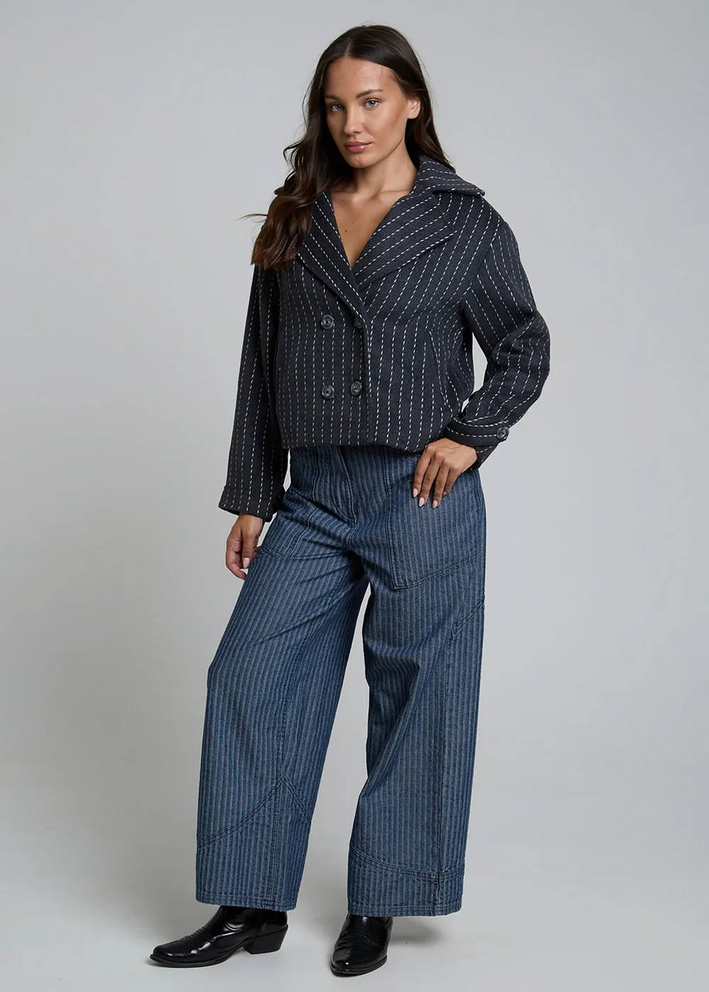 Wednesdays Girl Grey Single-Breasted Pinstripe Cropped Blazer - S Image 4