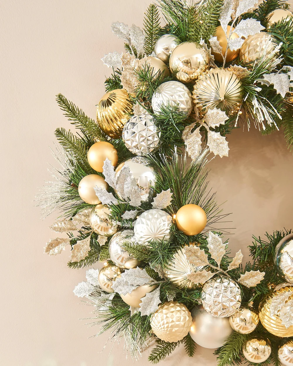WeRChristmas Multi-Colour Pre-Lit Artificial Christmas Wreath With Silver & Gold Baubles 60 Warm White Leds 76 Cm - No Size Image 3