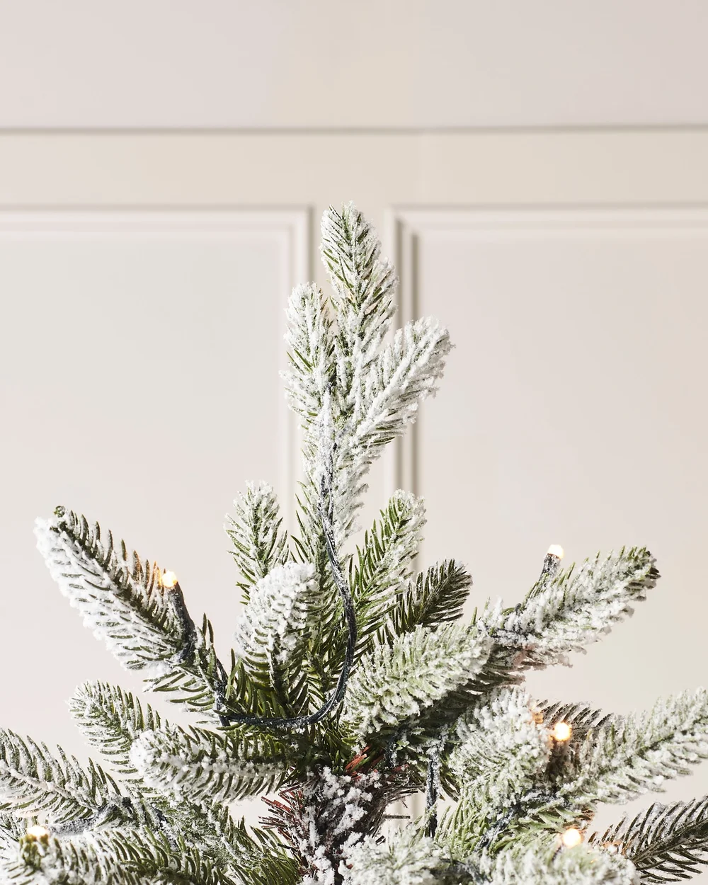 WeRChristmas Green Pre-Lit Slim Snow-Flocked Christmas Tree With 250 Leds & 8 Light Settings 5 Ft - No Size Image 5